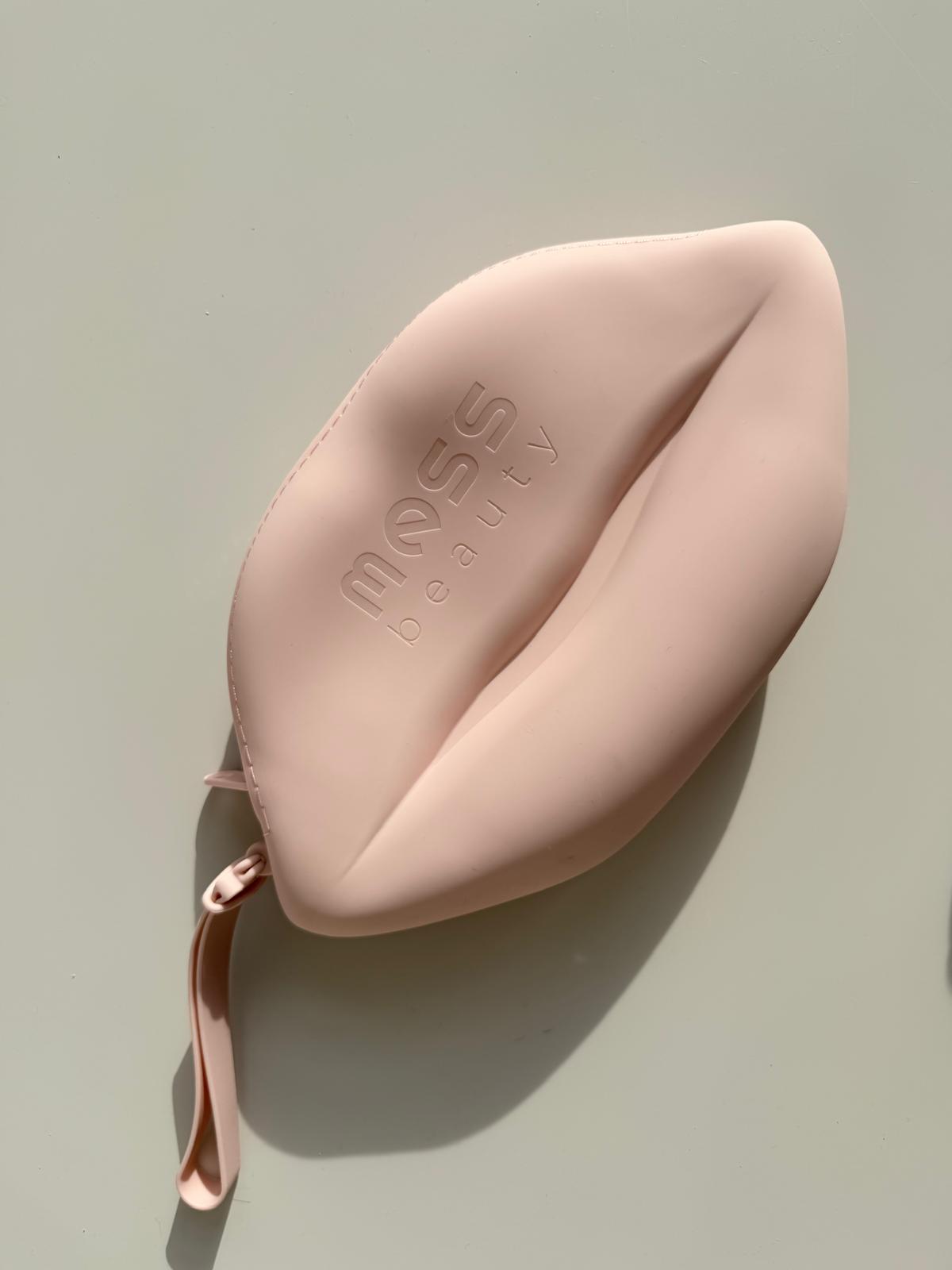 Silikonowa kosmetyczka w kształcie ust Mess Beauty Lips